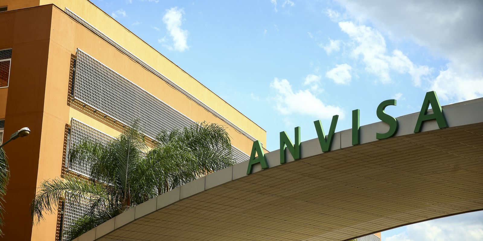 Anvisa proíbe produtos com fenol em procedimento de saúde ou estético