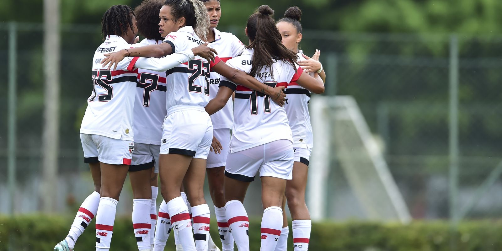 São Paulo goleia Santos por 4 a 0 no Brasileiro Feminino